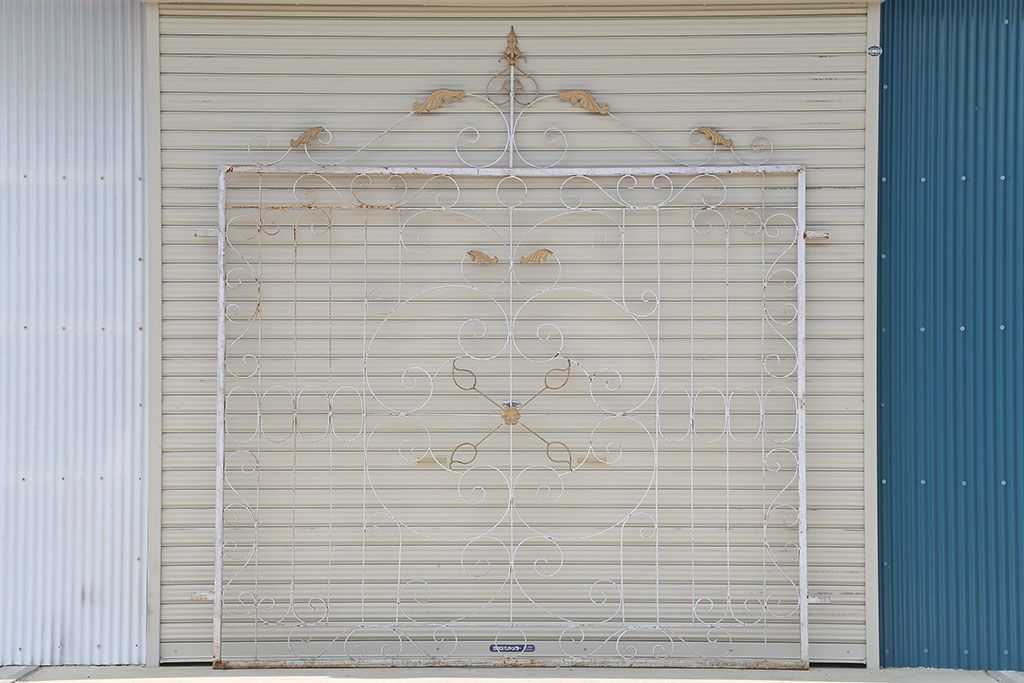 中古　大きなロートアイアンガーデンフェンス(3)(洋風フェンス、ヨーロッパ風フェンス、門扉、鉄柵)