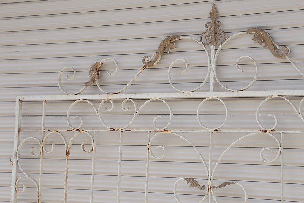 中古　ロートアイアンのガーデンフェンス(2)(洋風フェンス、ヨーロッパ風フェンス、門扉、鉄柵)