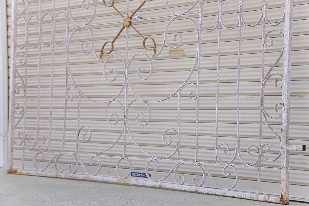 中古　洋風!大きなロートアイアンのガーデンフェンス(1)(ヨーロッパ風フェンス、門扉、鉄柵)