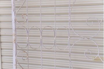 中古　洋風!大きなロートアイアンのガーデンフェンス(1)(ヨーロッパ風フェンス、門扉、鉄柵)