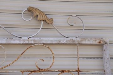 中古　大きなロートアイアンガーデンフェンス(8)(洋風フェンス、ヨーロッパ風フェンス、門扉、鉄柵)