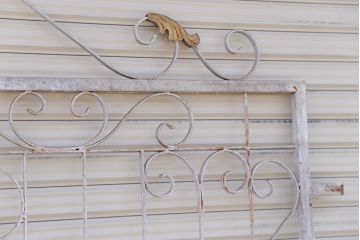 中古　ヨーロッパ風!大きなロートアイアンのガーデンフェンス(1)(洋風フェンス、門扉、鉄柵)