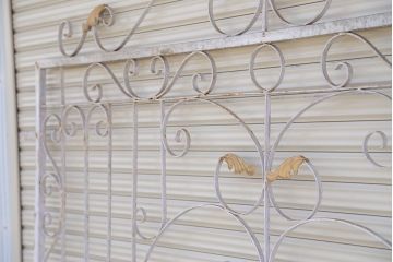 中古　ヨーロッパ風!大きなロートアイアンのガーデンフェンス(1)(洋風フェンス、門扉、鉄柵)