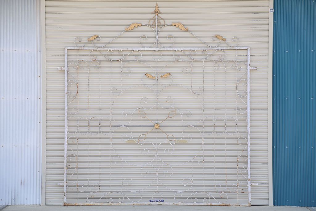 中古　ヨーロッパ風!大きなロートアイアンのガーデンフェンス(1)(洋風フェンス、門扉、鉄柵)