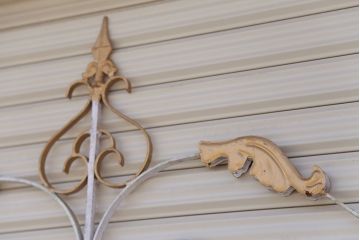 中古　ヨーロッパ風!大きなロートアイアンのガーデンフェンス(1)(洋風フェンス、門扉、鉄柵)