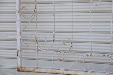 中古　ヨーロッパ風!大きなロートアイアンのガーデンフェンス(1)(洋風フェンス、門扉、鉄柵)