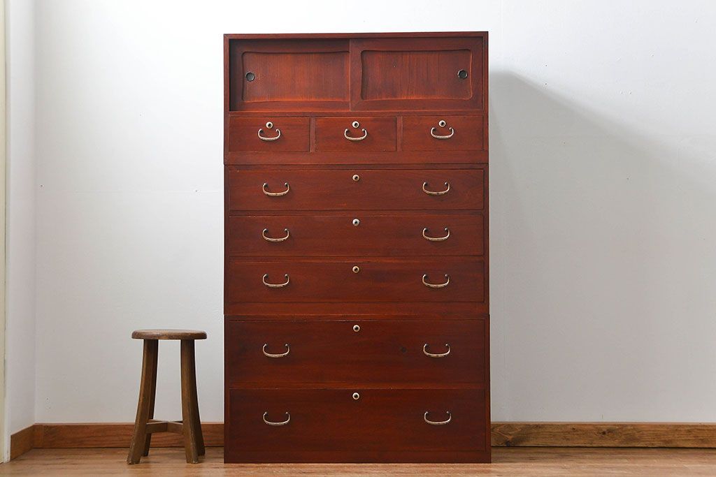 アンティーク家具　アンティーク 古い木のシンプルな三段重ね時代箪笥(チェスト)