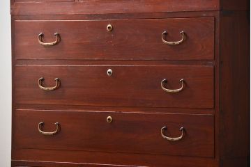 アンティーク家具　アンティーク 古い木のシンプルな三段重ね時代箪笥(チェスト)