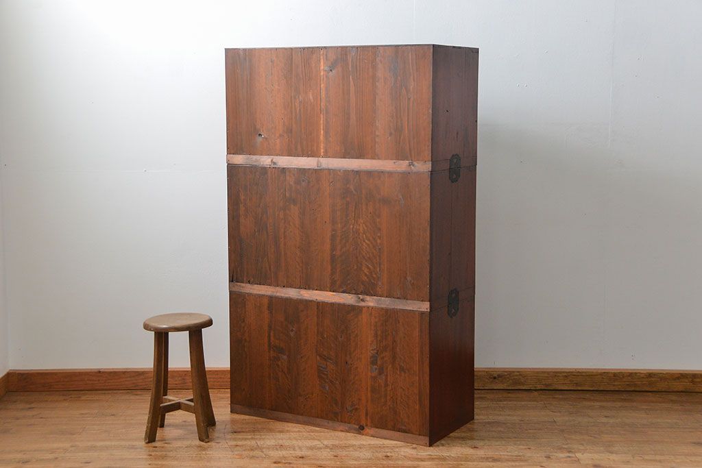 アンティーク家具　アンティーク 古い木のシンプルな三段重ね時代箪笥(チェスト)