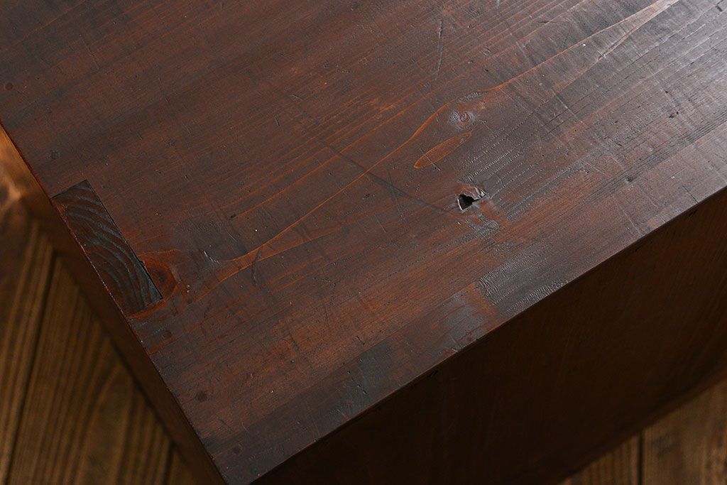 アンティーク家具　アンティーク 古い木のシンプルな三段重ね時代箪笥(チェスト)