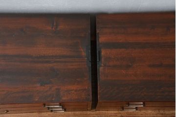 アンティーク家具　アンティーク 古い木のシンプルな三段重ね時代箪笥(チェスト)