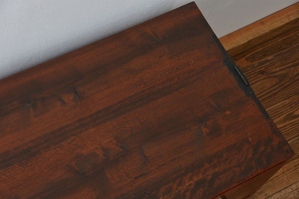 アンティーク家具　アンティーク 古い木のシンプルな三段重ね時代箪笥(チェスト)