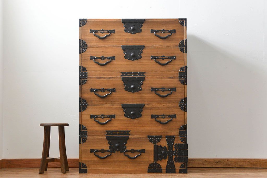 アンティーク家具　古民具・骨董 明治期 極上金具 上手造り 総桐三段重ね時代箪笥(桐箪笥、桐たんす)