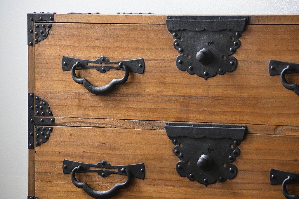 アンティーク家具　古民具・骨董 明治期 極上金具 上手造り 総桐三段重ね時代箪笥(桐箪笥、桐たんす)