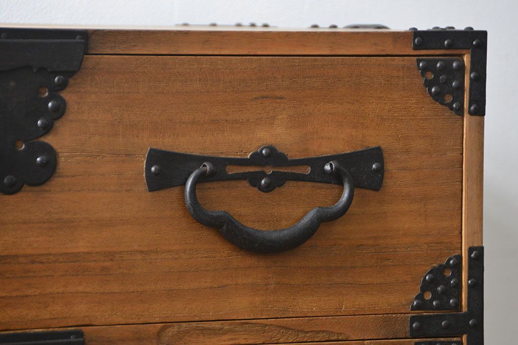 アンティーク家具　古民具・骨董 明治期 極上金具 上手造り 総桐三段重ね時代箪笥(桐箪笥、桐たんす)