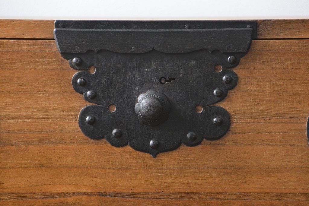 アンティーク家具　古民具・骨董 明治期 極上金具 上手造り 総桐三段重ね時代箪笥(桐箪笥、桐たんす)