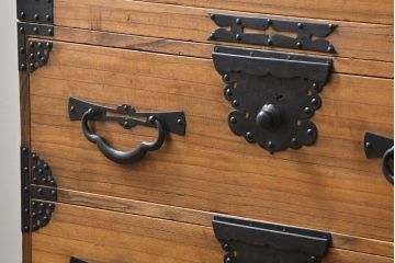 アンティーク家具　古民具・骨董 明治期 極上金具 上手造り 総桐三段重ね時代箪笥(桐箪笥、桐たんす)