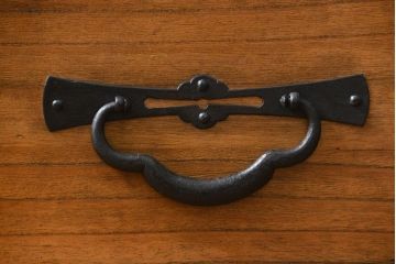 アンティーク家具　古民具・骨董 明治期 極上金具 上手造り 総桐三段重ね時代箪笥(桐箪笥、桐たんす)