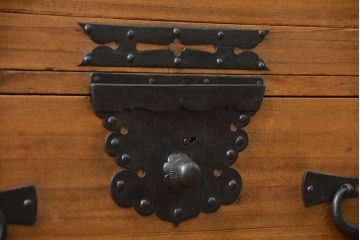 アンティーク家具　古民具・骨董 明治期 極上金具 上手造り 総桐三段重ね時代箪笥(桐箪笥、桐たんす)