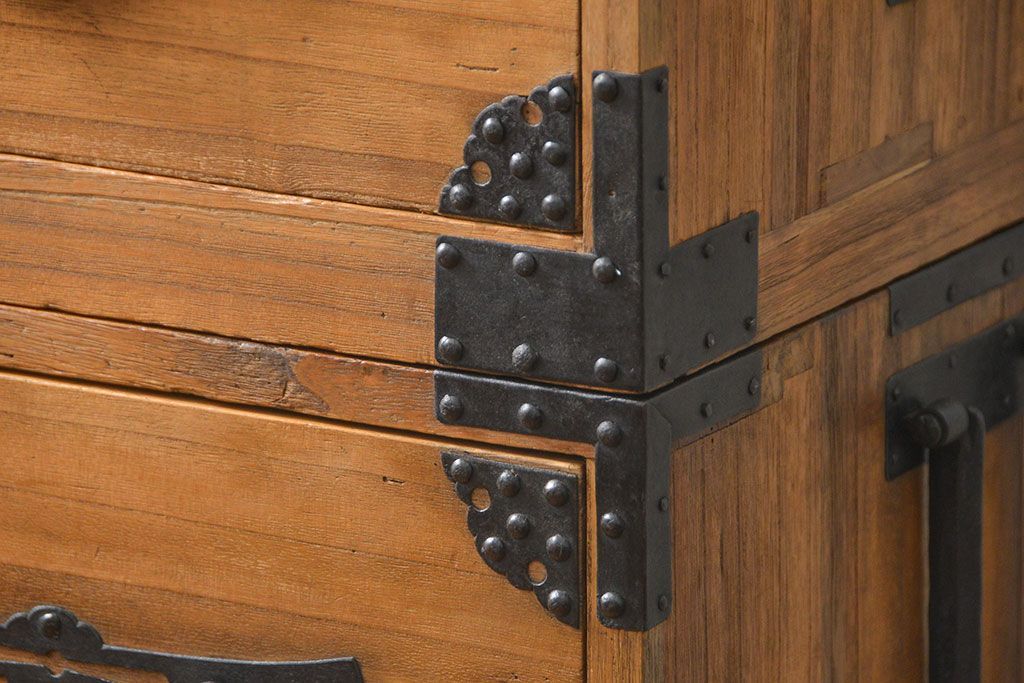 アンティーク家具　古民具・骨董 明治期 極上金具 上手造り 総桐三段重ね時代箪笥(桐箪笥、桐たんす)