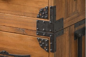 アンティーク家具　古民具・骨董 明治期 極上金具 上手造り 総桐三段重ね時代箪笥(桐箪笥、桐たんす)