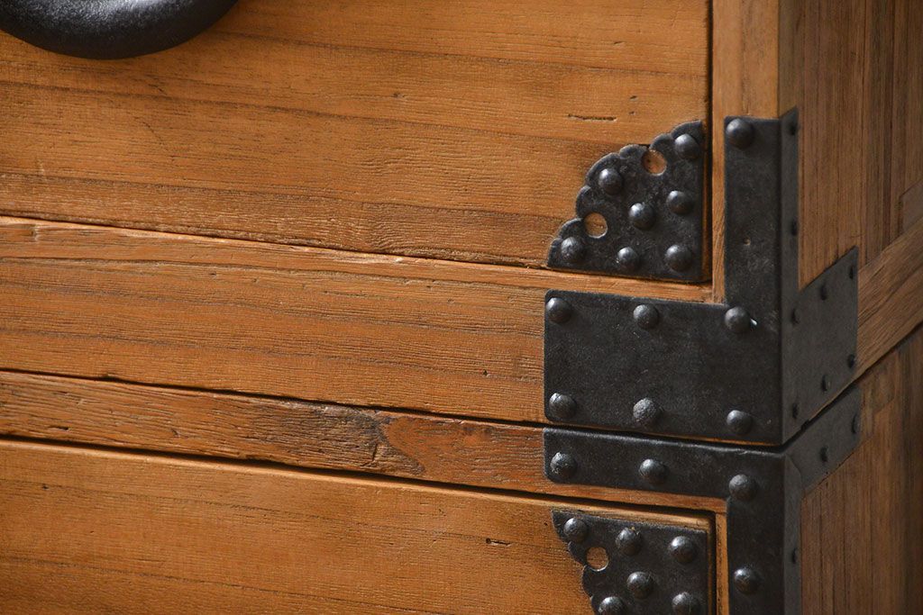 アンティーク家具　古民具・骨董 明治期 極上金具 上手造り 総桐三段重ね時代箪笥(桐箪笥、桐たんす)