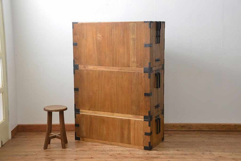 アンティーク家具　古民具・骨董 明治期 極上金具 上手造り 総桐三段重ね時代箪笥(桐箪笥、桐たんす)