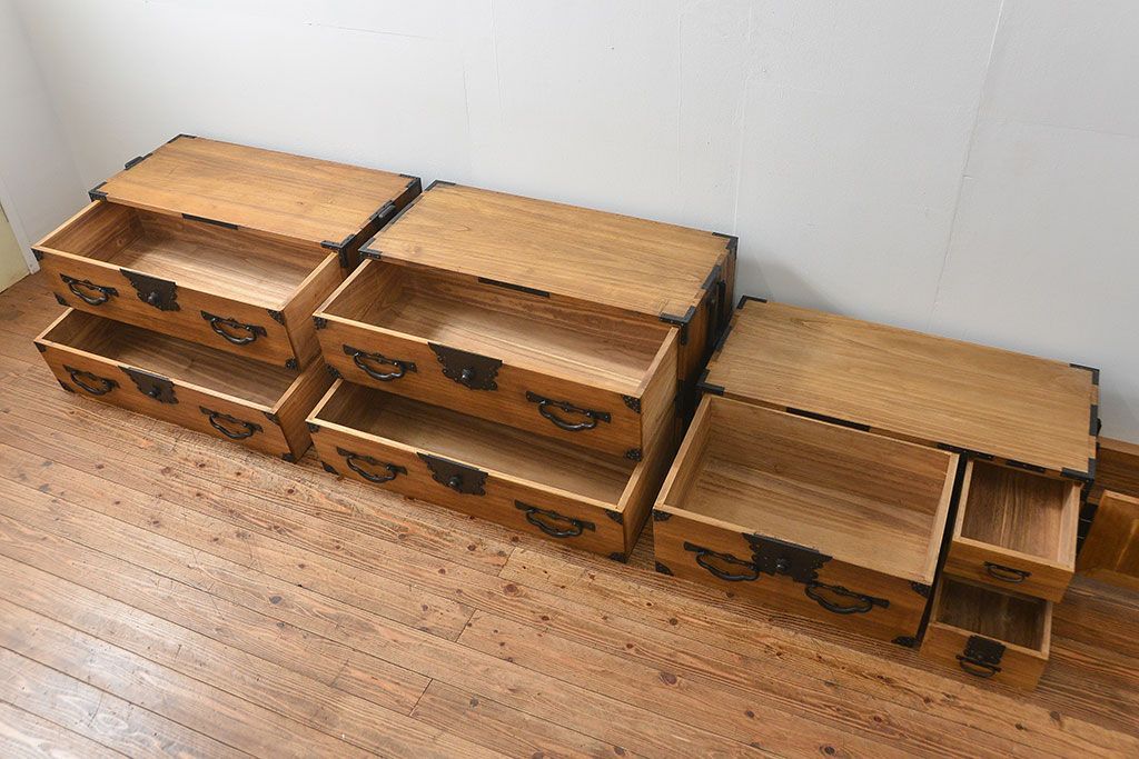 アンティーク家具　古民具・骨董 明治期 極上金具 上手造り 総桐三段重ね時代箪笥(桐箪笥、桐たんす)