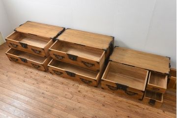 アンティーク家具　古民具・骨董 明治期 極上金具 上手造り 総桐三段重ね時代箪笥(桐箪笥、桐たんす)