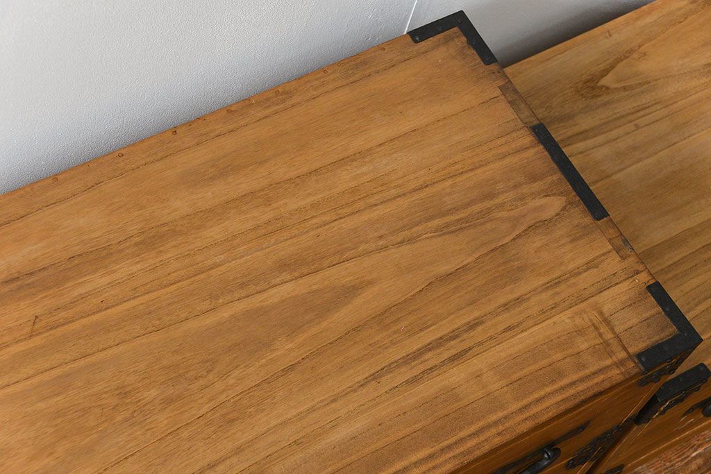 アンティーク家具　古民具・骨董 明治期 極上金具 上手造り 総桐三段重ね時代箪笥(桐箪笥、桐たんす)