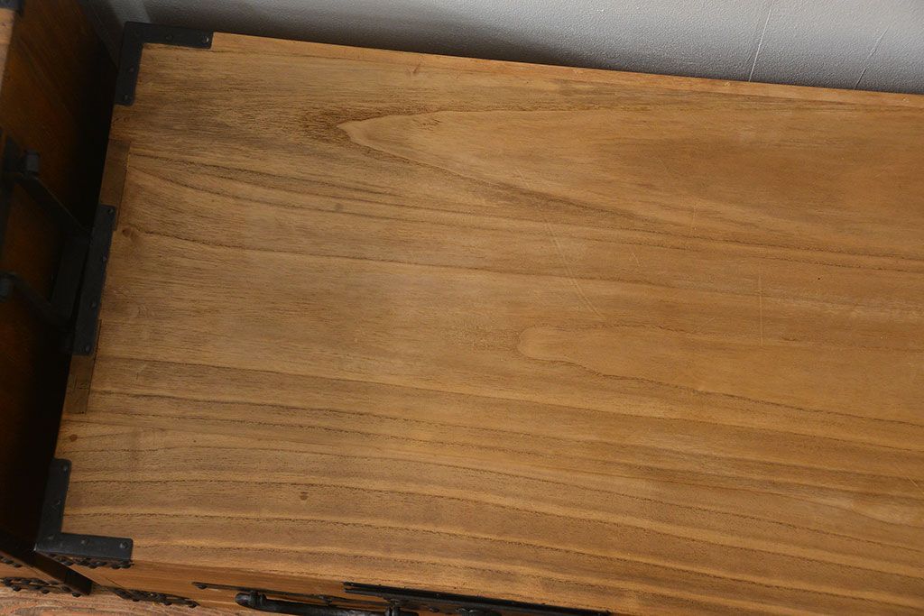 アンティーク家具　古民具・骨董 明治期 極上金具 上手造り 総桐三段重ね時代箪笥(桐箪笥、桐たんす)