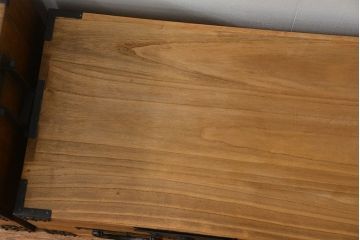 アンティーク家具　古民具・骨董 明治期 極上金具 上手造り 総桐三段重ね時代箪笥(桐箪笥、桐たんす)