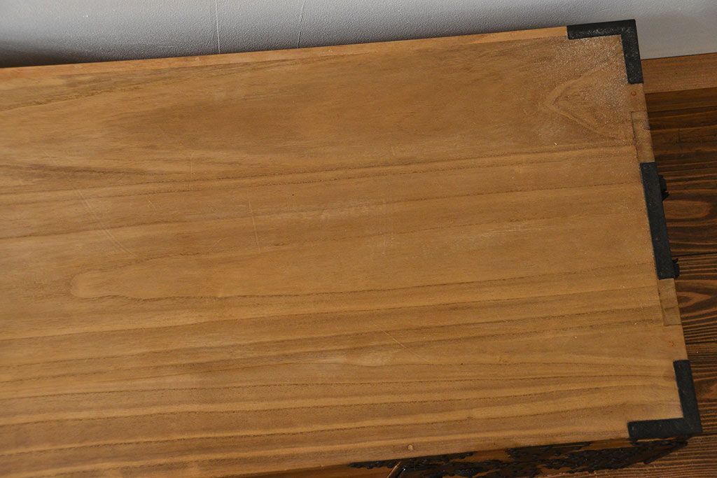 アンティーク家具　古民具・骨董 明治期 極上金具 上手造り 総桐三段重ね時代箪笥(桐箪笥、桐たんす)