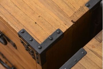 アンティーク家具　古民具・骨董 明治期 極上金具 上手造り 総桐三段重ね時代箪笥(桐箪笥、桐たんす)