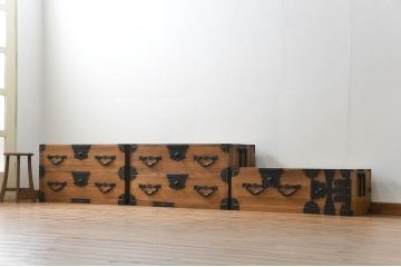 アンティーク家具　古民具・骨董 明治期 極上金具 上手造り 総桐三段重ね時代箪笥(桐箪笥、桐たんす)