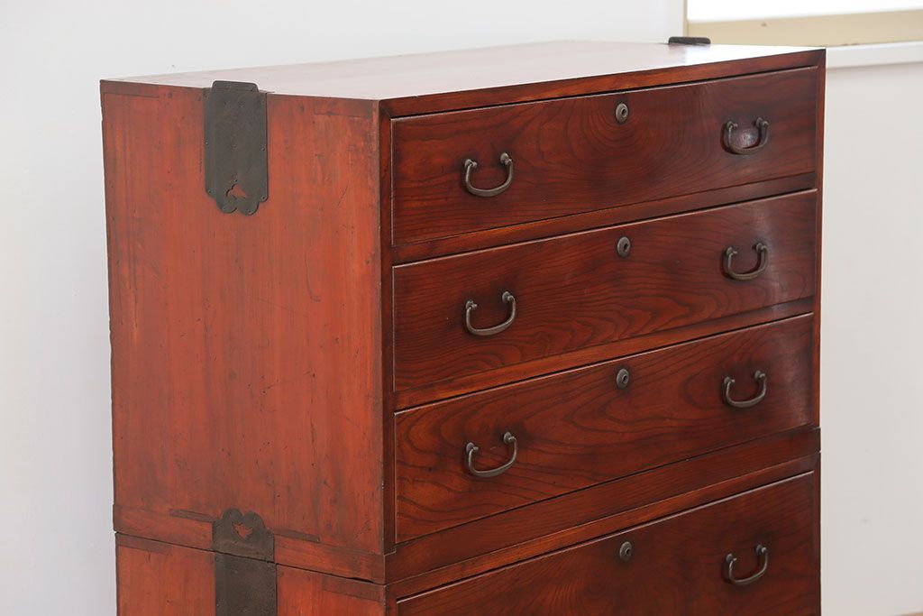 アンティーク家具　古民具・骨董 前面欅材のシンプルな時代箪笥(タンス、チェスト)