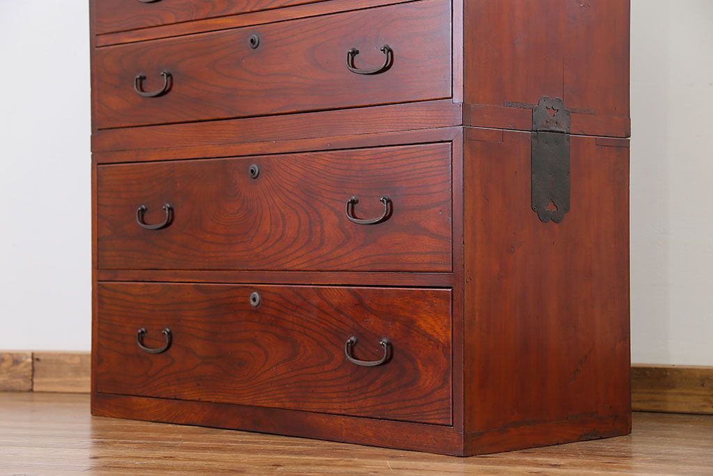 アンティーク家具　古民具・骨董 前面欅材のシンプルな時代箪笥(タンス、チェスト)