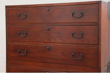 アンティーク家具　古民具・骨董 前面欅材のシンプルな時代箪笥(タンス、チェスト)