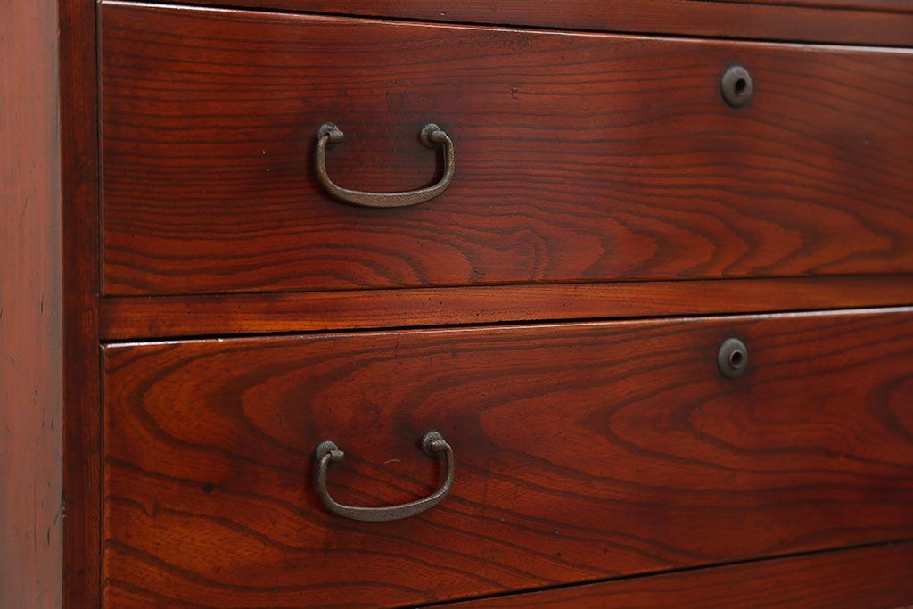 アンティーク家具　古民具・骨董 前面欅材のシンプルな時代箪笥(タンス、チェスト)