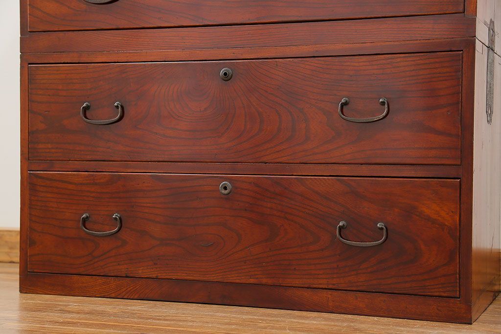 アンティーク家具　古民具・骨董 前面欅材のシンプルな時代箪笥(タンス、チェスト)