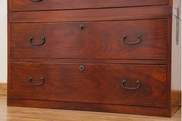 アンティーク家具　古民具・骨董 前面欅材のシンプルな時代箪笥(タンス、チェスト)