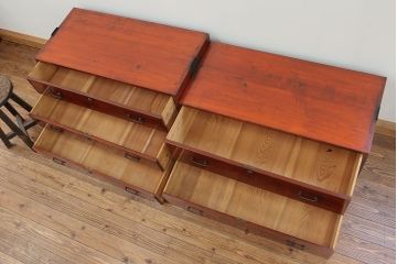 アンティーク家具　古民具・骨董 前面欅材のシンプルな時代箪笥(タンス、チェスト)