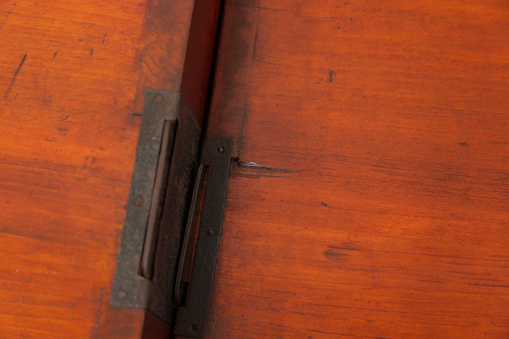 アンティーク家具　古民具・骨董 前面欅材のシンプルな時代箪笥(タンス、チェスト)