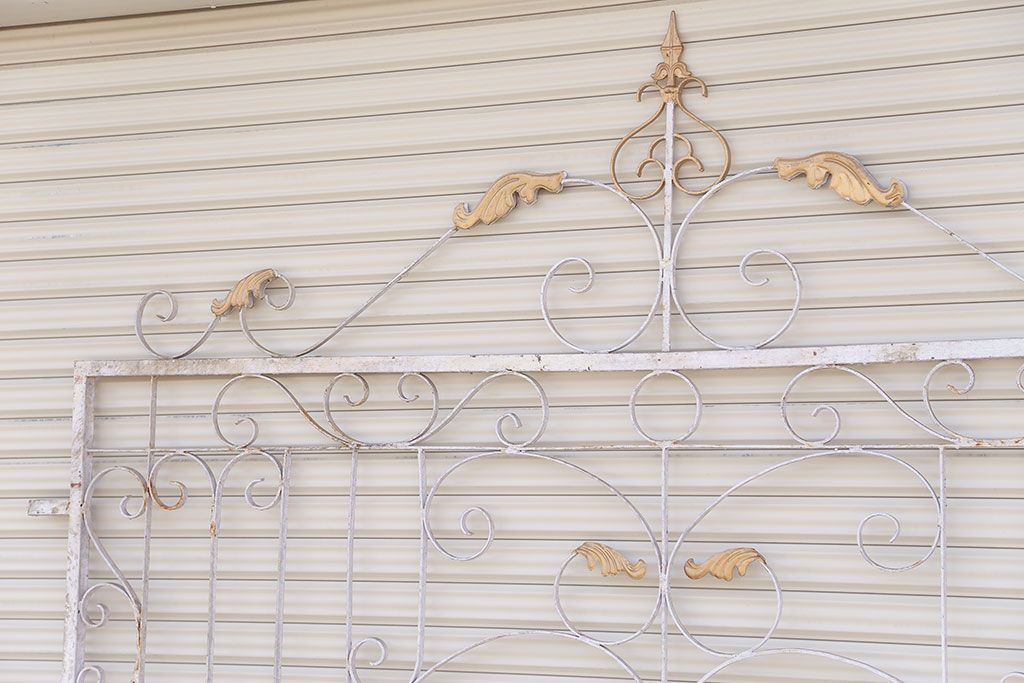 中古　ヨーロッパ風!大きなロートアイアンのガーデンフェンス(2)(洋風フェンス、門扉、鉄柵)