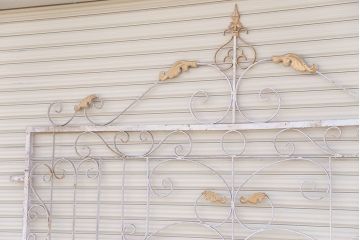 中古　ヨーロッパ風!大きなロートアイアンのガーデンフェンス(2)(洋風フェンス、門扉、鉄柵)