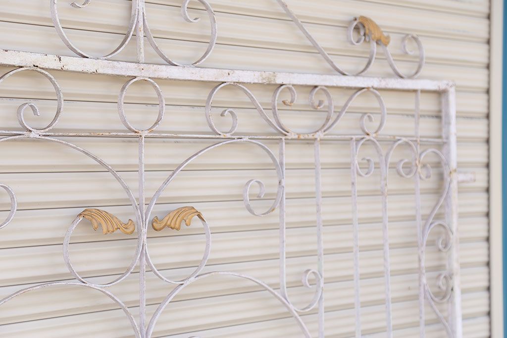 中古　ヨーロッパ風!大きなロートアイアンのガーデンフェンス(2)(洋風フェンス、門扉、鉄柵)