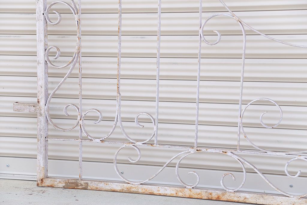 中古　ヨーロッパ風!大きなロートアイアンのガーデンフェンス(2)(洋風フェンス、門扉、鉄柵)