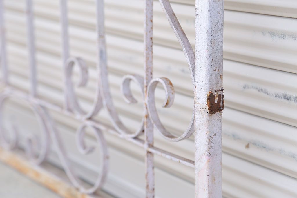 中古　ヨーロッパ風!大きなロートアイアンのガーデンフェンス(2)(洋風フェンス、門扉、鉄柵)