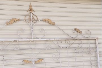 中古　ヨーロッパ風!大きなロートアイアンのガーデンフェンス(2)(洋風フェンス、門扉、鉄柵)