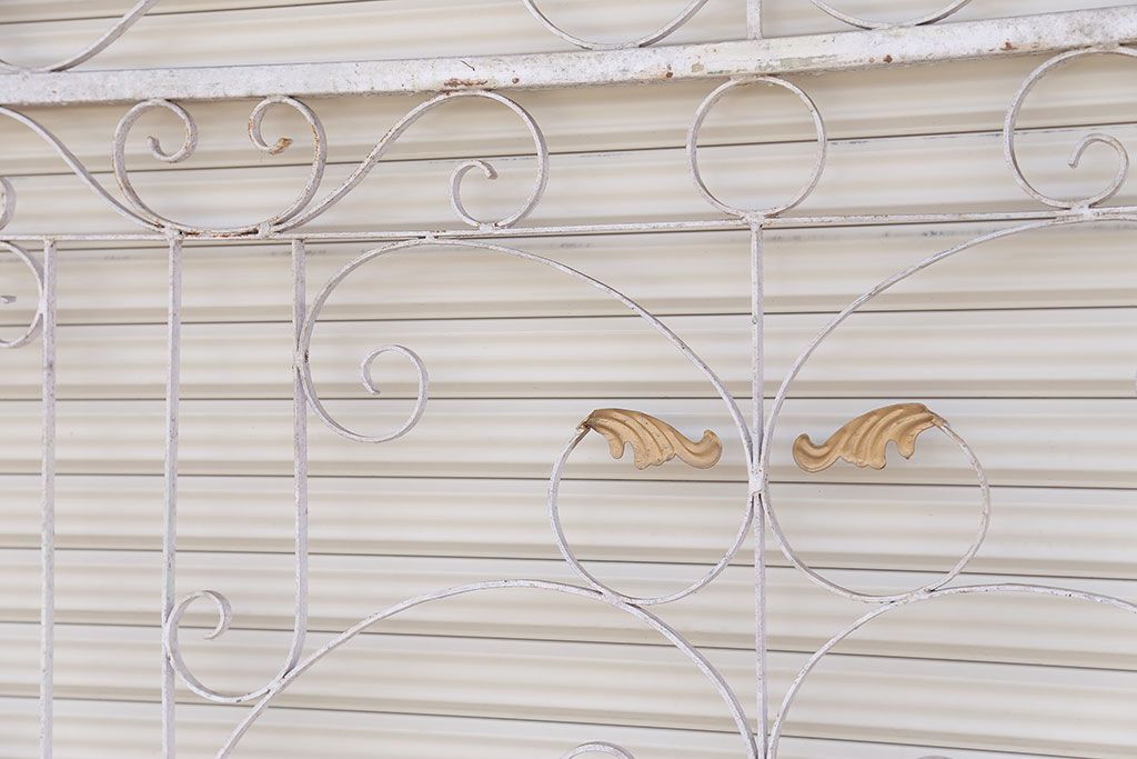 中古　ヨーロッパ風!大きなロートアイアンのガーデンフェンス(2)(洋風フェンス、門扉、鉄柵)